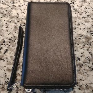 Danier clutch/wristlet/wallet - black